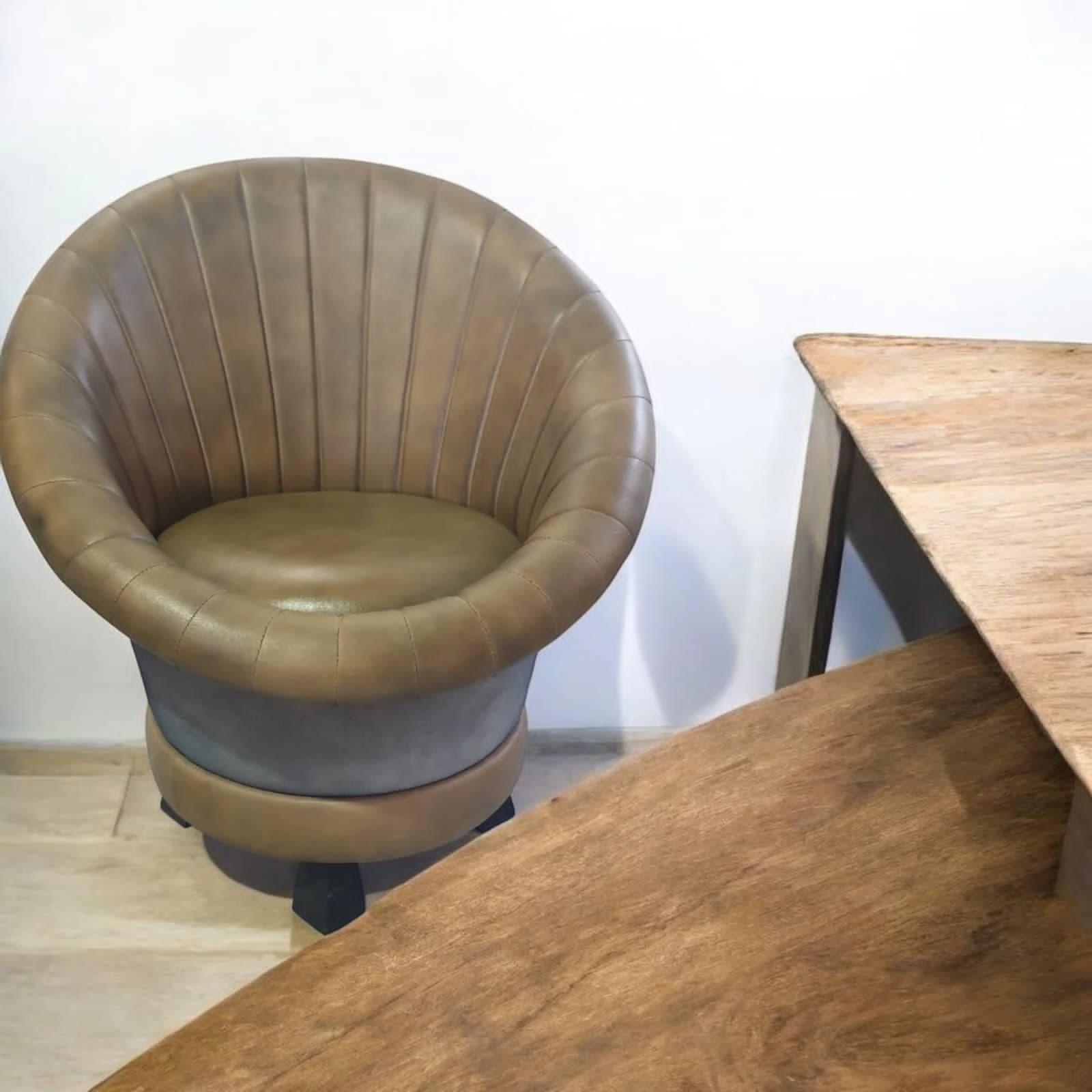 Barrel Swivel Lounge Chair